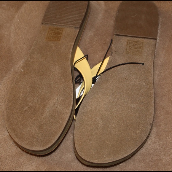 Sandals - Picture 3 of 3